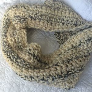 CLEAR OUT!! 🍂 NWT Handmade Ivory & Blue Scarf